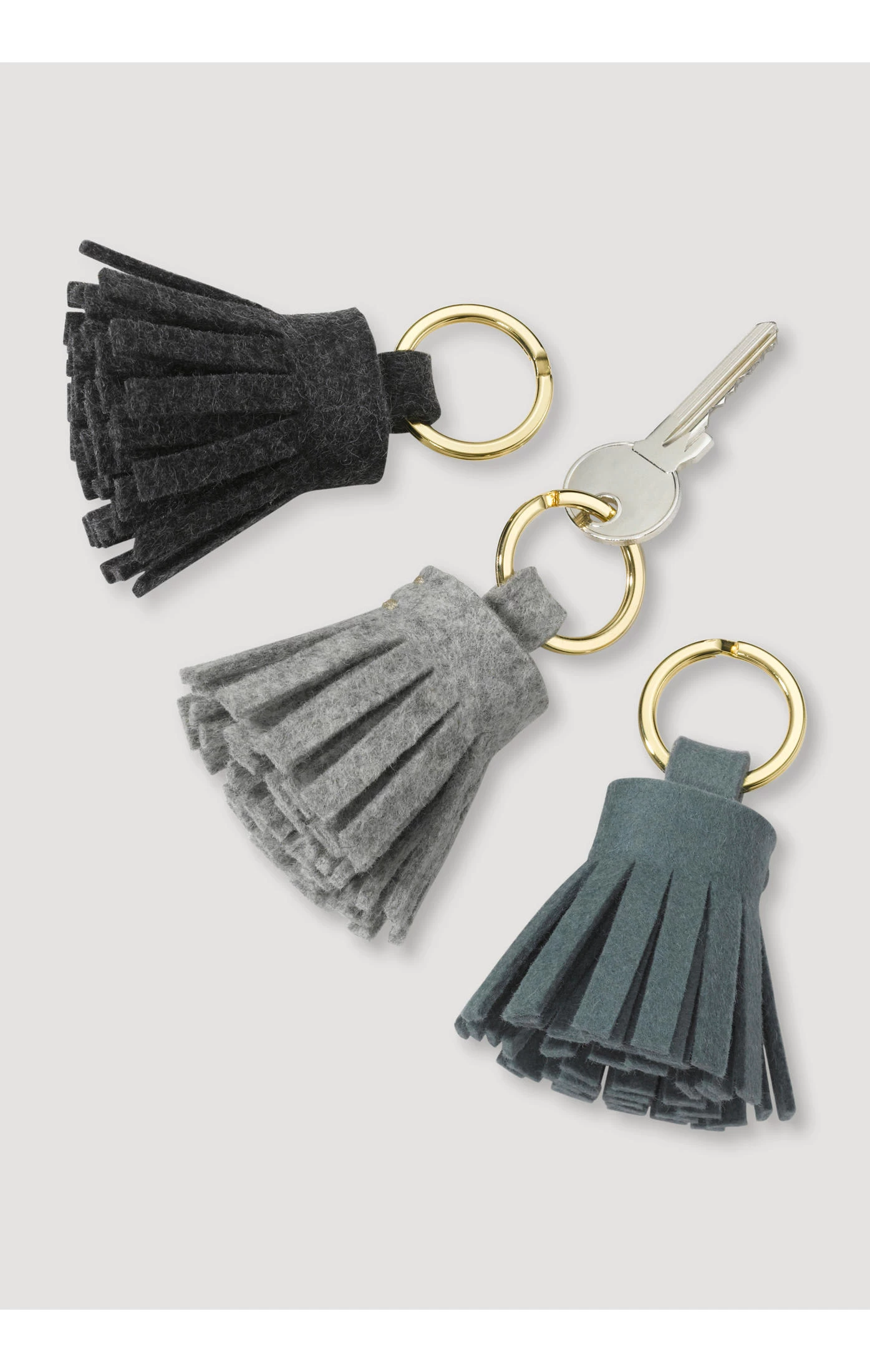 Hessnatur Schlüsselanhänger BetterRecycling Aus Reiner Schurwolle In Anthrazit – Bild 2