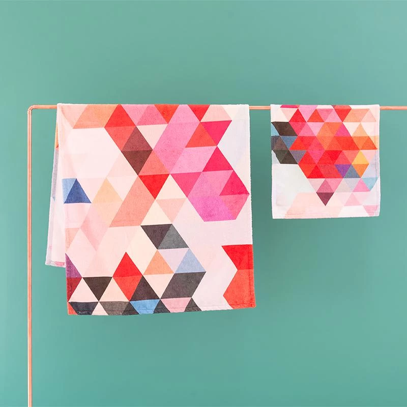 Handtuch "Raw 3 Valle De La Luna Chile." In Rosa & Violett – Bild 2