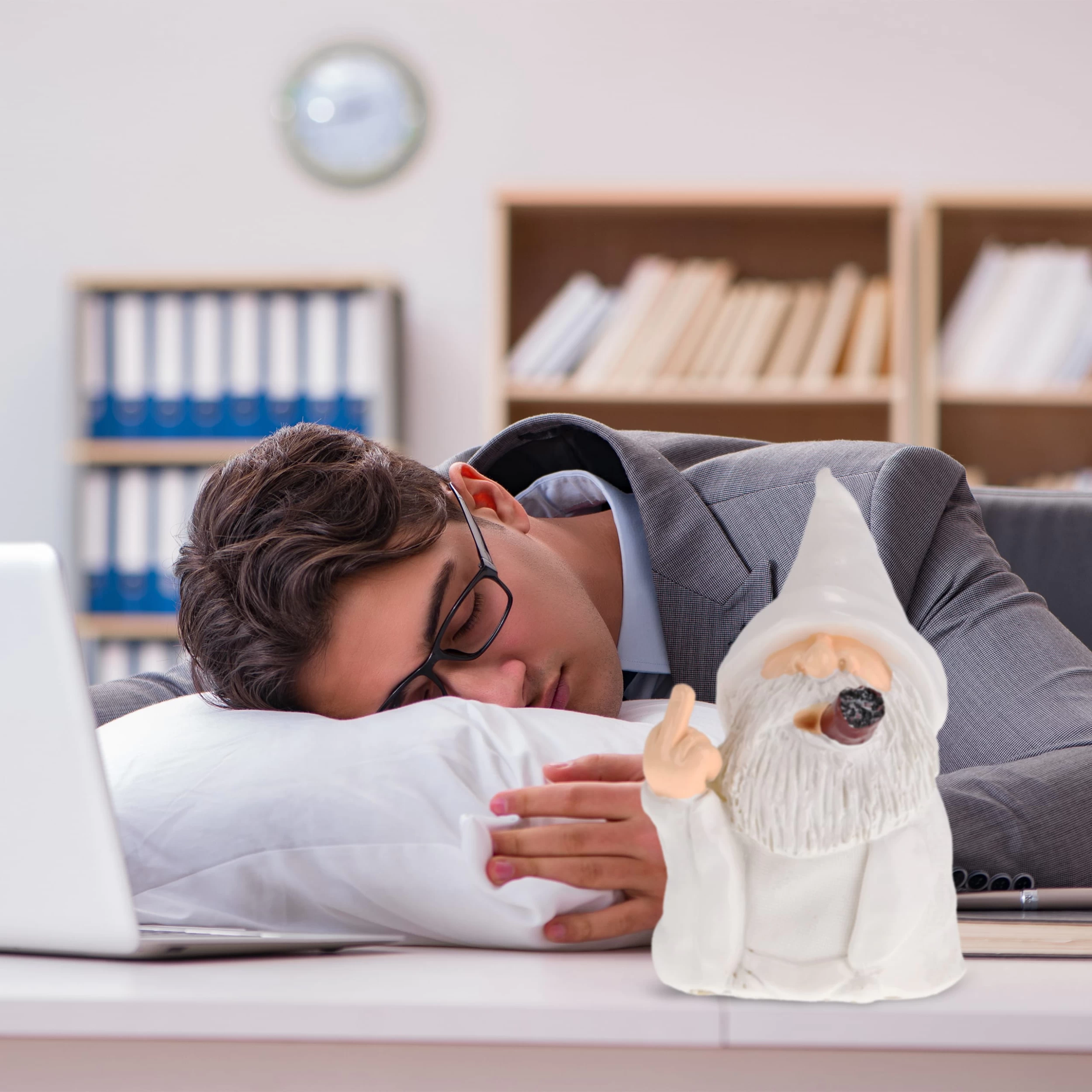 Gartenzwerg "Mittelfinger" In Weiß – Bild 3