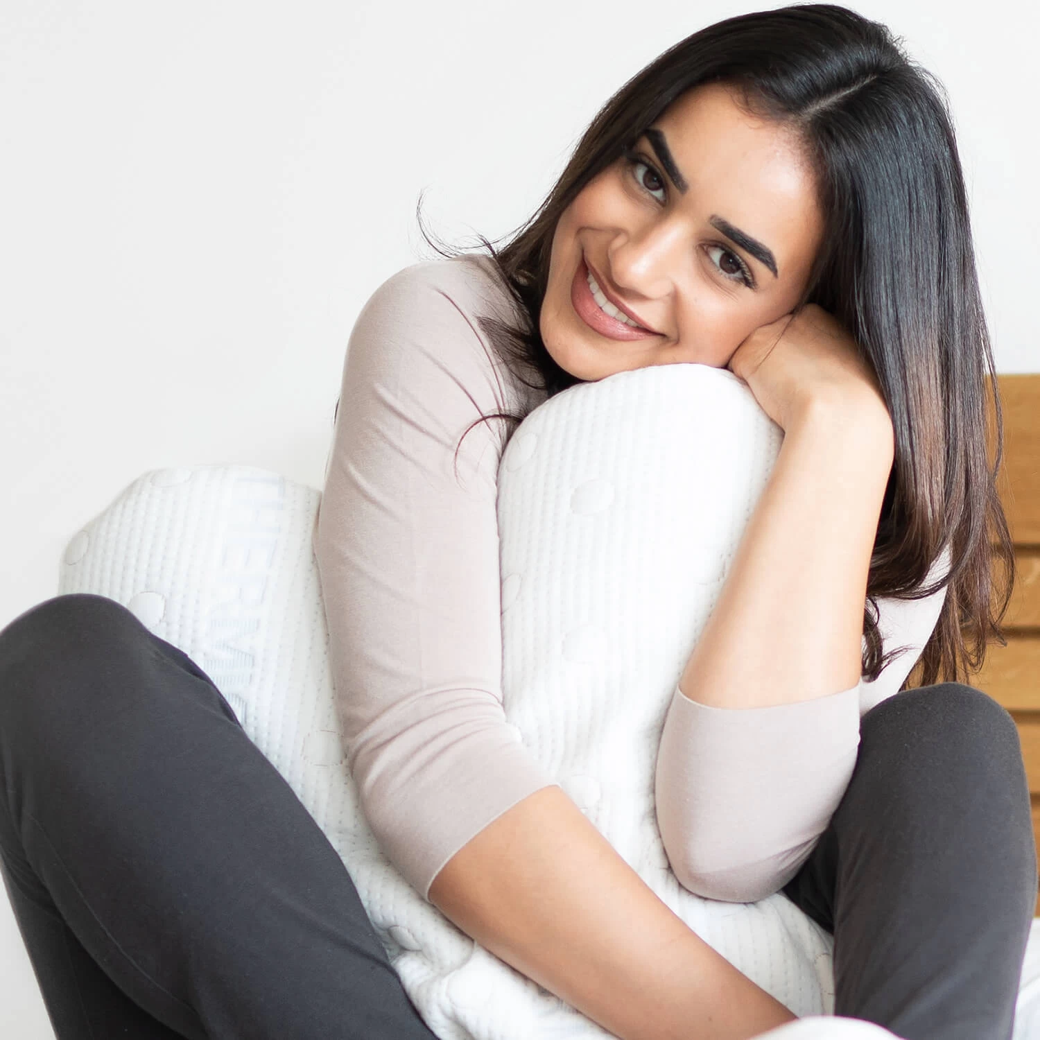 Seitenschläferkissen "GIANFAR" Mit Ergonomischem Nackenbogen Und Thermo-Bezug – Bild 7