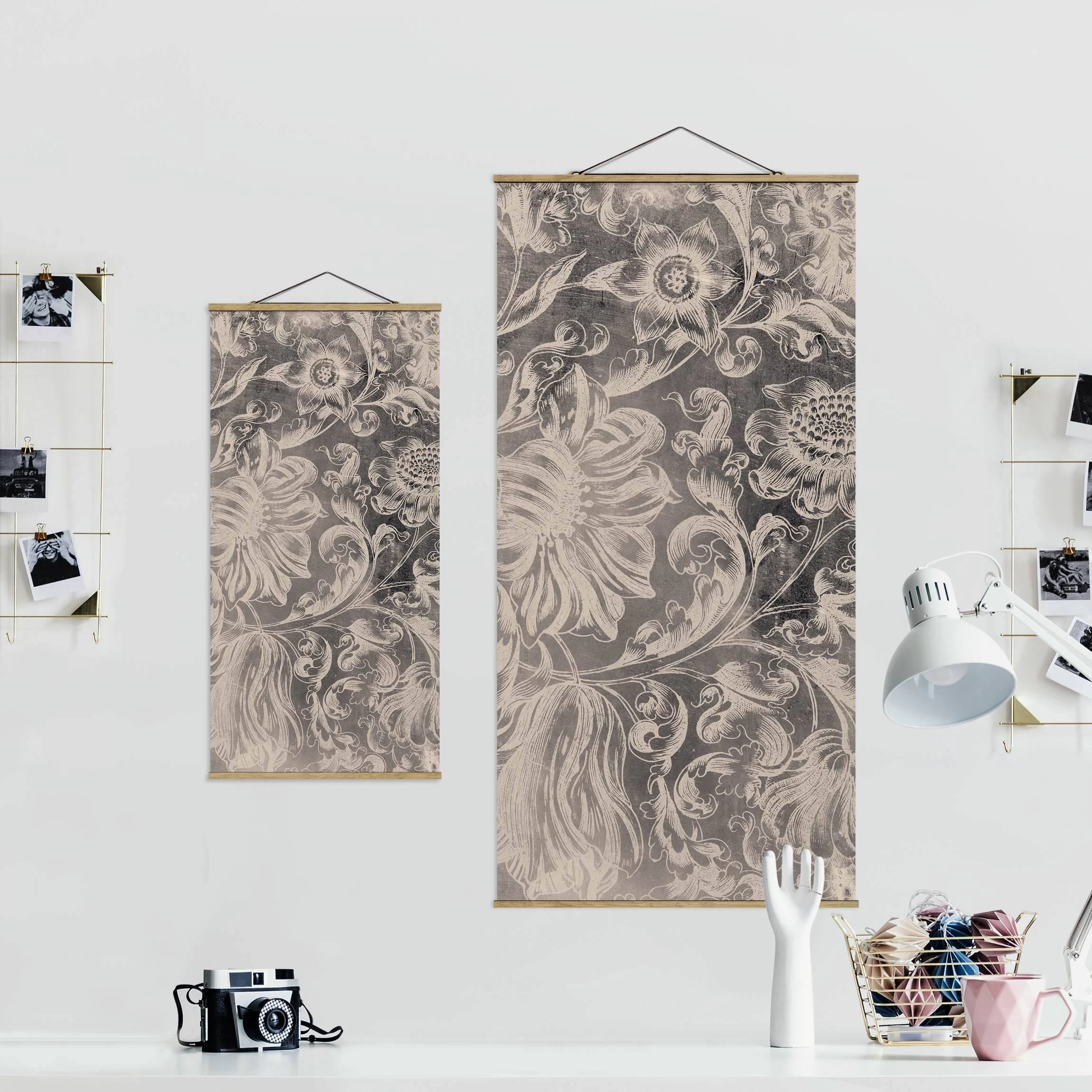 Stoffbild Mit Posterleisten - Verblühtes Blumenornament II In Grau – Bild 7